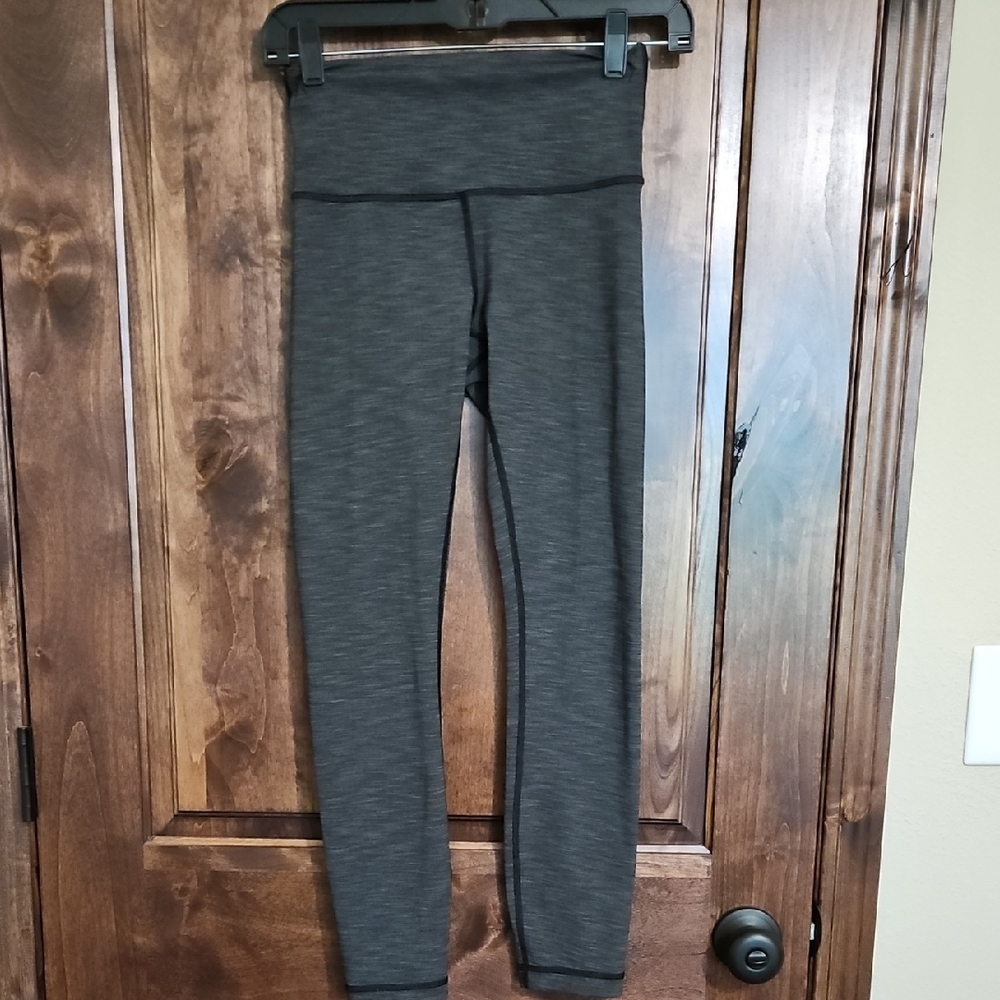 Lululemon Size 4 LIKE NEW Align Heathered Graphite Leggings